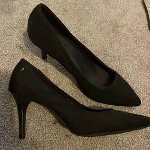 Simply Vera Wang pointed heel